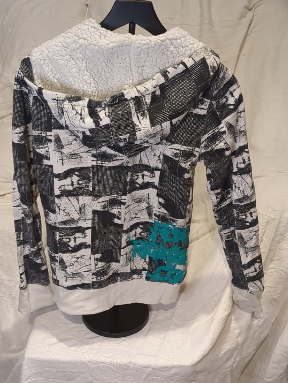 Fox Black & White Patterned Sherpa-Lined Zip Hoodie - Picture 3 of 3